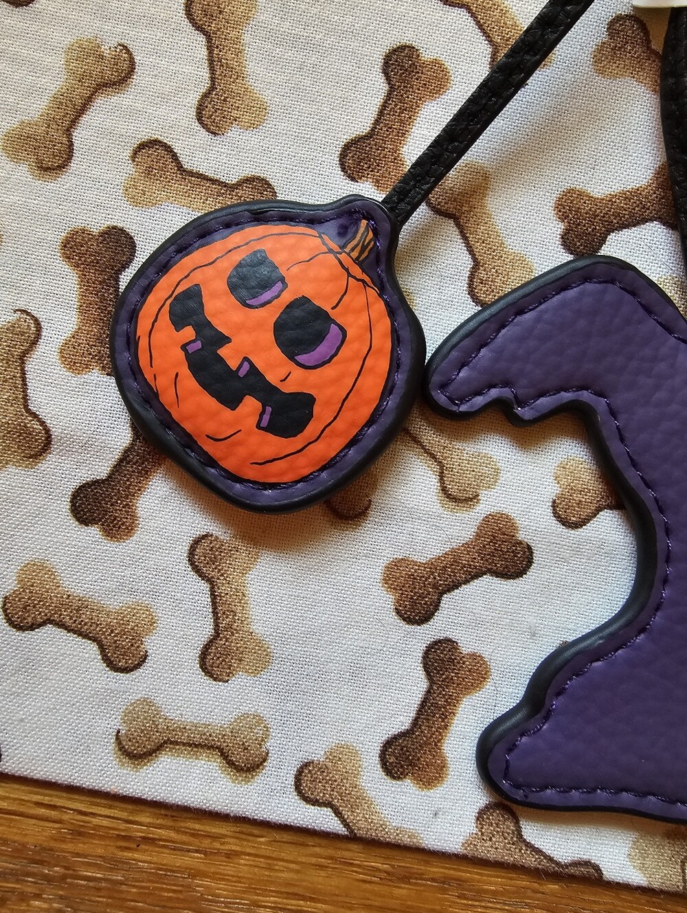 Vera Bradley Snoopy Charm - Picture 4 of 7